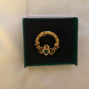 Claddagh Pin (Traditional Irish Symbol Represents Love, Loyalty And Friendship